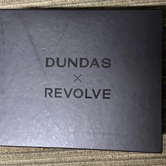 Comes with Original Box Iggy Heel in Multi
DUNDAS x REVOLVE, 7.5 - Picture 12 of 14